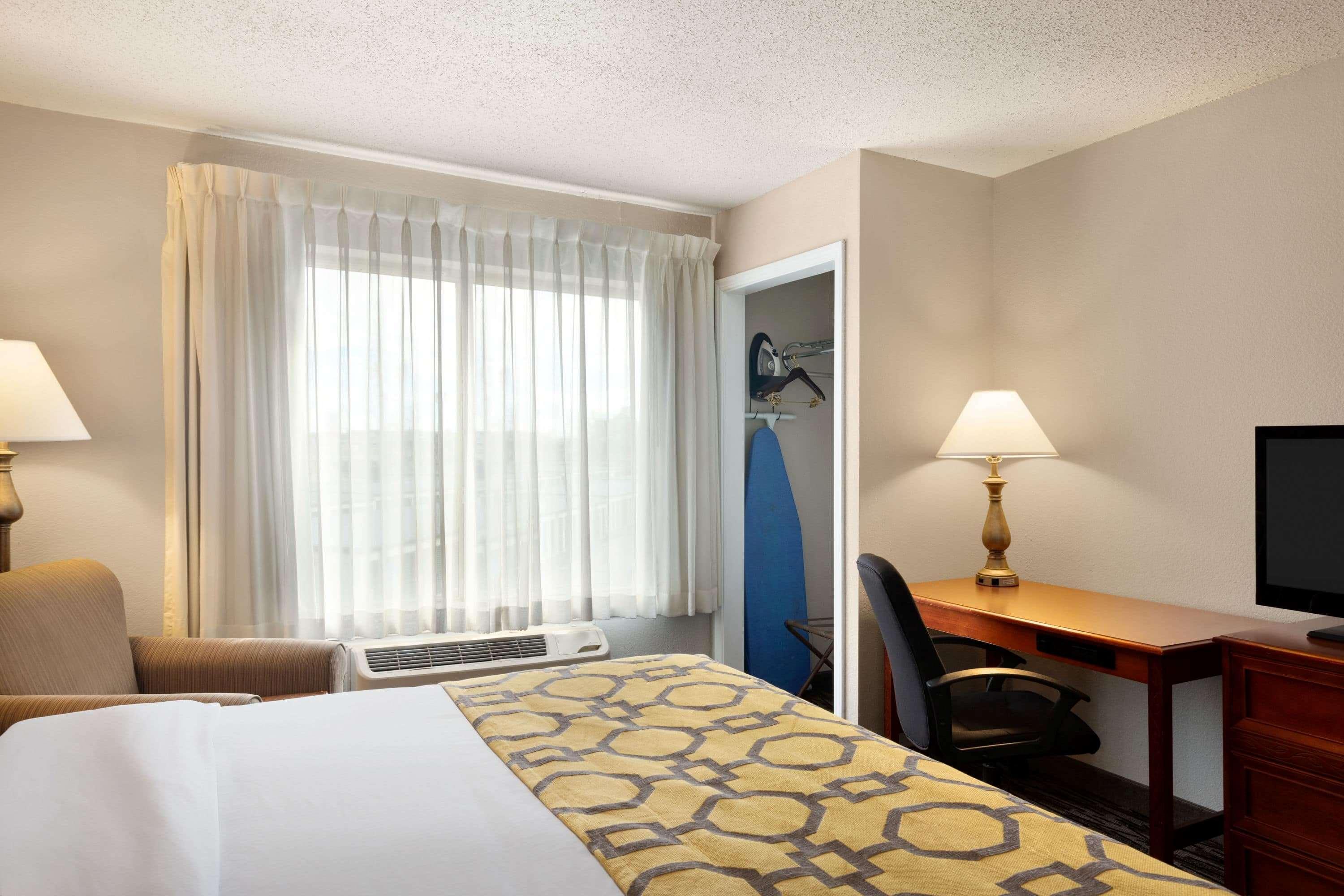 Baymont By Wyndham Springfield I-44 Hotel Екстериор снимка