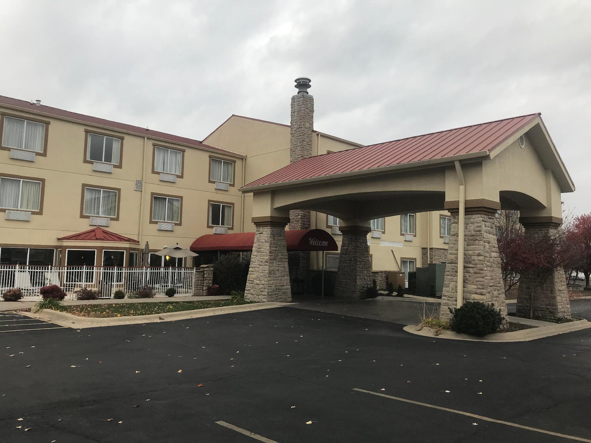 Baymont By Wyndham Springfield I-44 Hotel Екстериор снимка